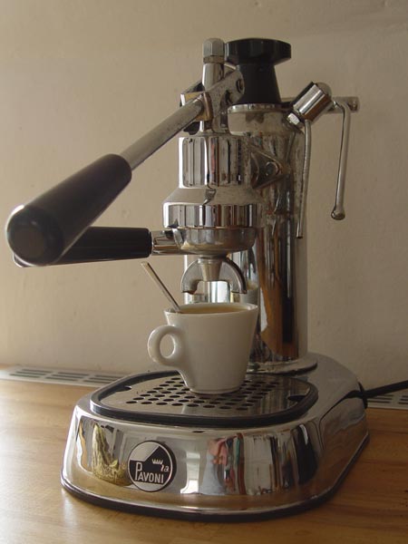 Gebäudereinigung in Hamburg - Kaffeemaschine entkalken. Reinigungstipp